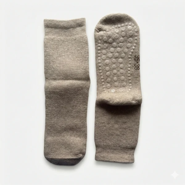 Siltas sieviešu vilnas zeķes ar neslīdošu pēdiņu bēšā krāsā