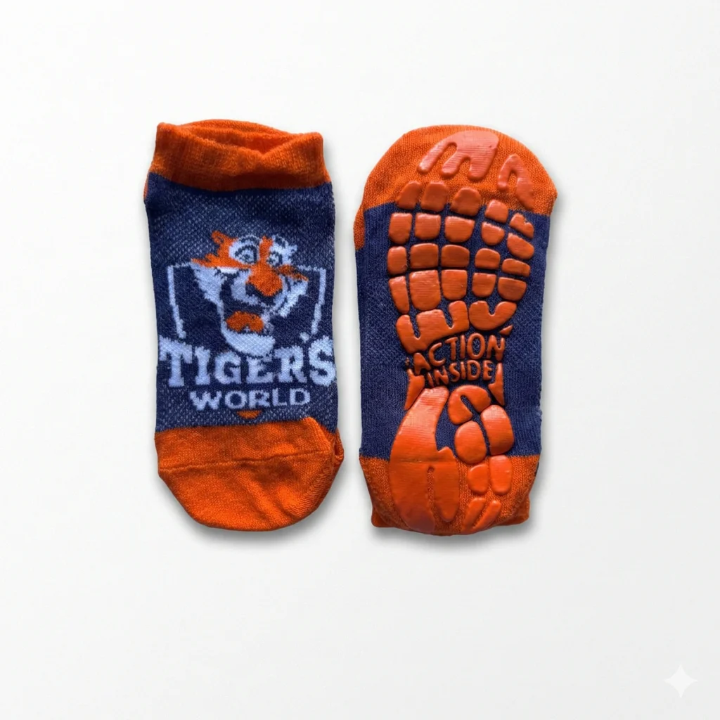 Bērnu zeķes ar neslīdošu pēdiņu un tīģera dizainu