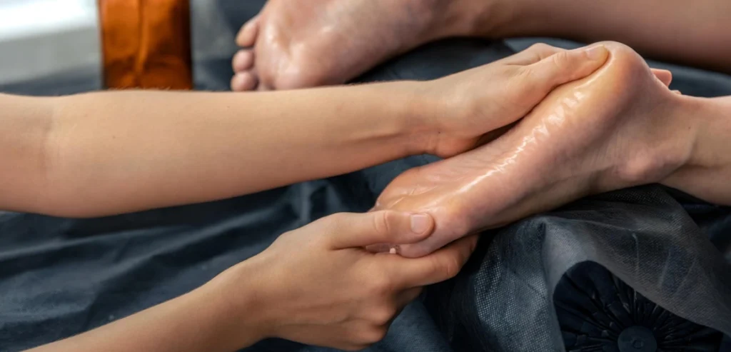 Sāpes pēdas apakšā, cēloņi un risinājumi